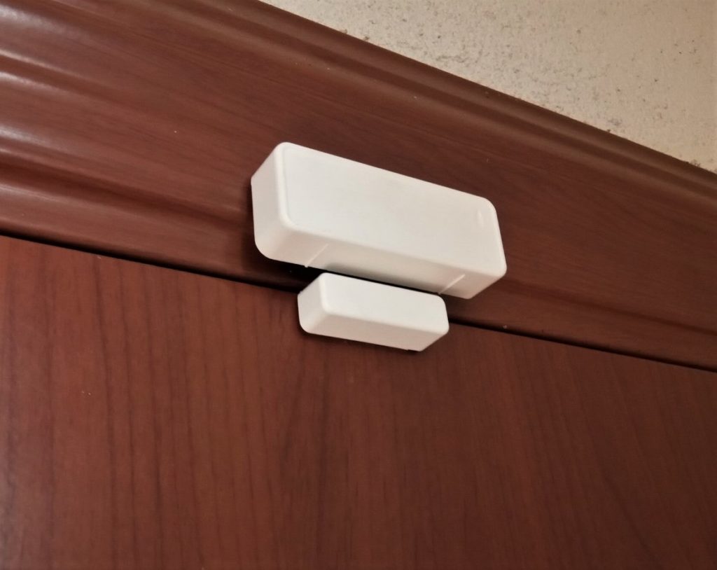 Wireless magnetic switch mounted