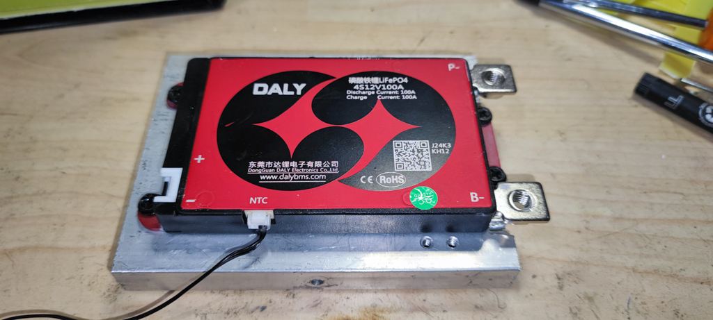 it is now a decent BMS ready to take care of my battery :)