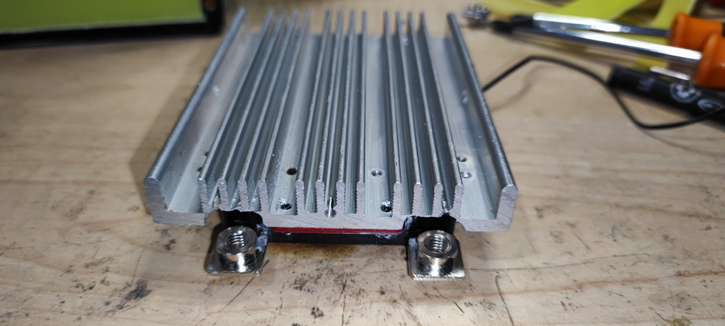 There it is, with a nice heatsink that I have salvaged from an old UPS.