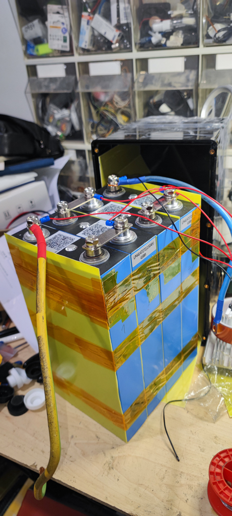 All connections are made, all wires in place. Watch out for the string sampling wires, they must be connected in right order.